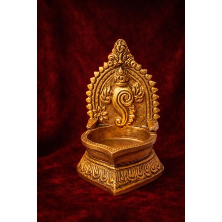 Handmade Sankh Chakra Brass Lamp – Kamakshi Lamp Style